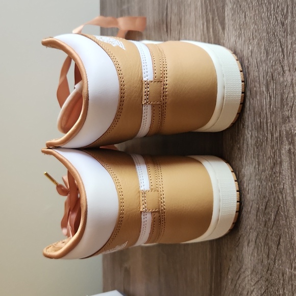 Women Jordan 1s Retro Praline - Picture 5 of 5